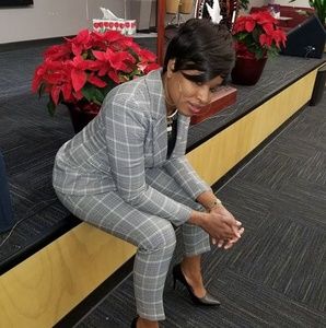 Meet your Posher, Debbie